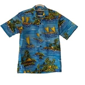 Vintage made in Hawaii Royal Creations single stitch Hawaiian Shirt size M